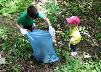 3 tone de gunoi au fost colectate la Criuleni printr-o activitate comună de salubrizare