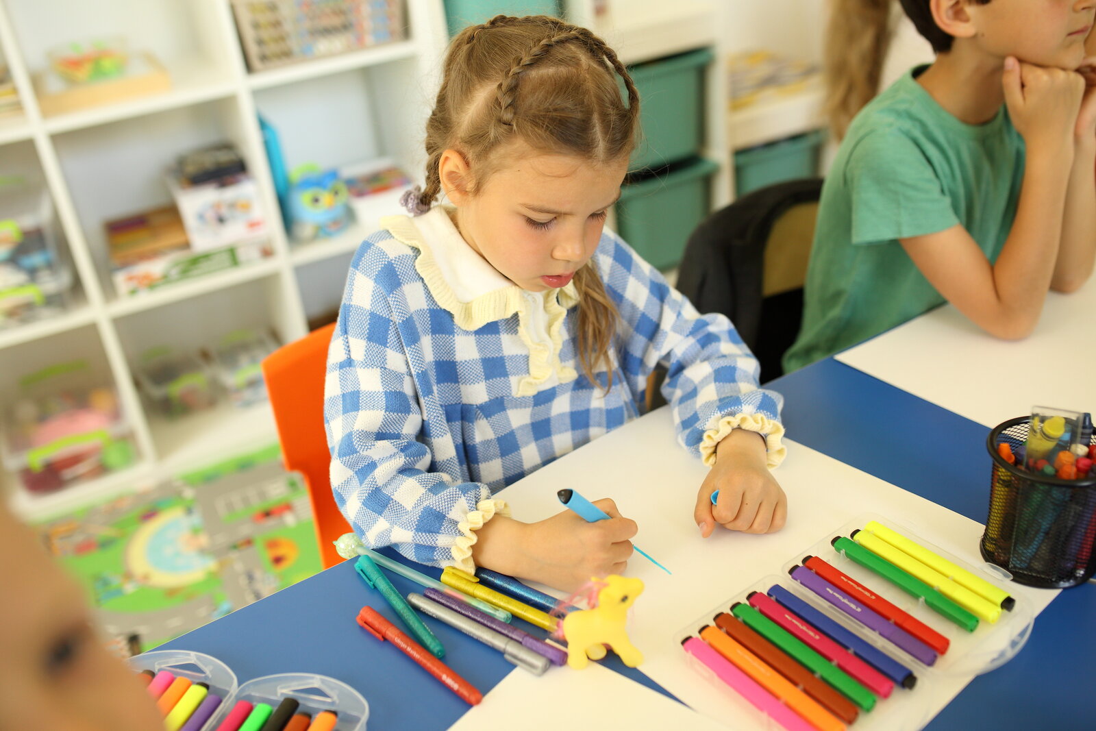 Ksenia started helping refugee children to draw Ksenia started helping refugee children to draw