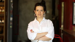 Pictorița care desenează zâmbete pe fețele copiilor prigoniți de război 