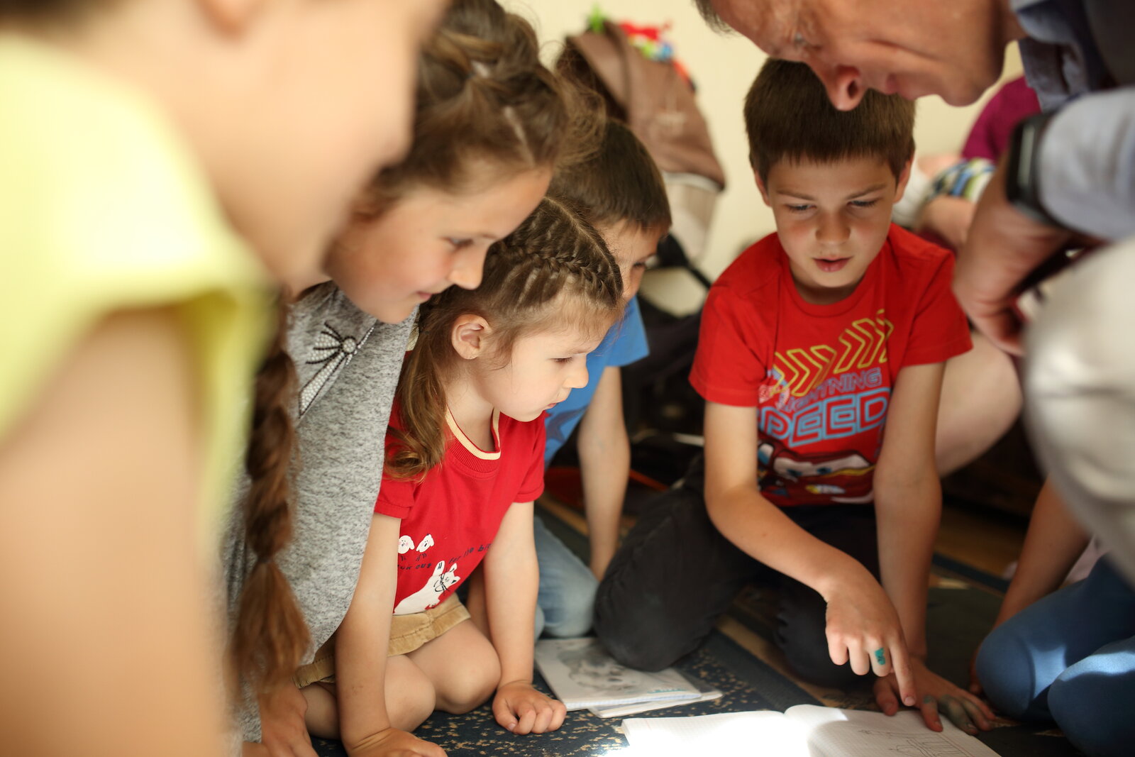 În drum spre familia Mihailov, am decis să luăm un tort pentru copii În drum spre familia Mihailov, am decis să luăm un tort pentru copii