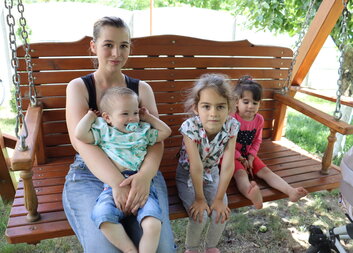 Aurica’s life is returning to normality thanks to cash assistance for refugees in Moldova