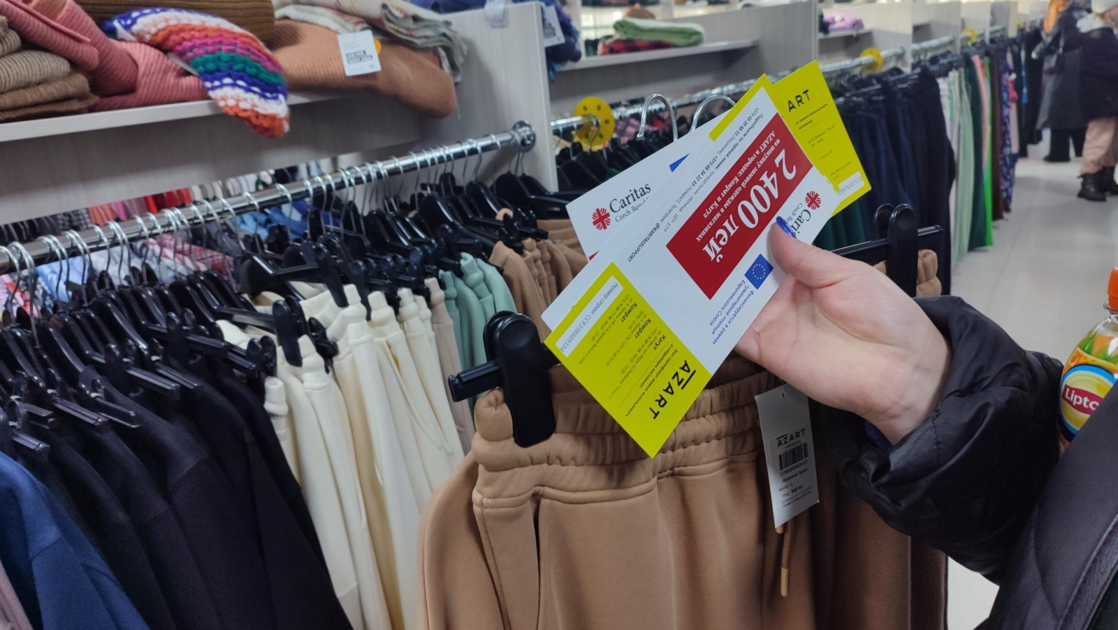 Caritas Czech Republic has started the distribution of aid worth 2,400 lei (117 EUR) to refugees accommodated in Comrat, Ciadâr Lunga, Vulcanesti, Cahul and Basarabeasca Caritas Czech Republic has started the distribution of aid worth 2,400 lei (117 EUR) to refugees accommodated in Comrat, Ciadâr Lunga, Vulcanesti, Cahul and Basarabeasca