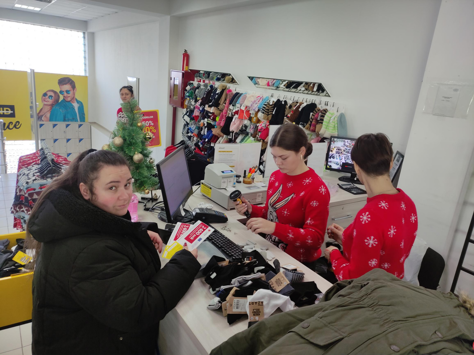So far 1,900 refugees have already received the aid from Caritas Czech Republic and chose the clothes they need for the cold season. So far 1,900 refugees have already received the aid from Caritas Czech Republic and chose the clothes they need for the cold season.