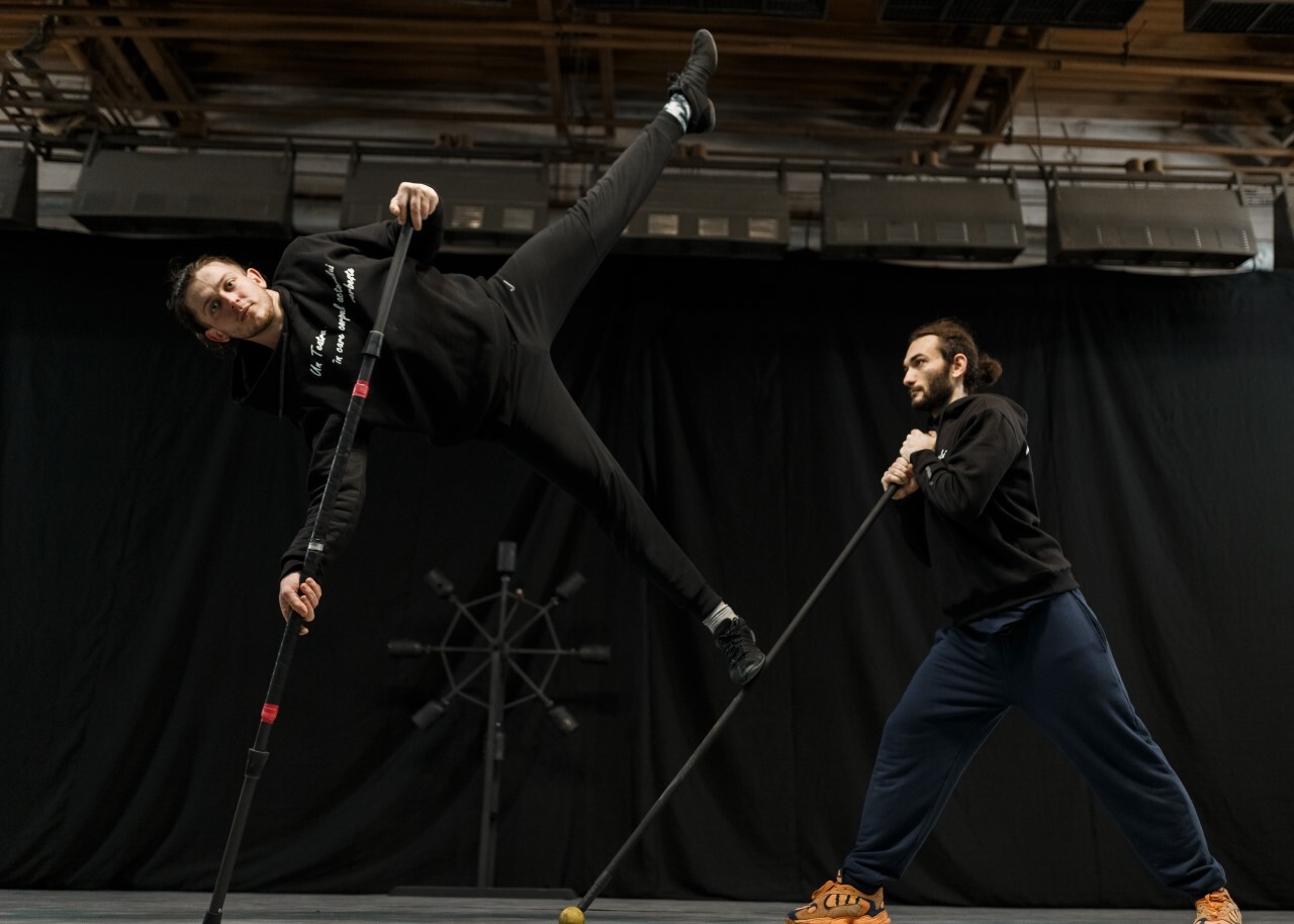 Producția „CEI DOI” este un spectacol după „Romeo și Julieta” de W. Shakespeare, în regia lui Ianoș Petrașcu. Producția „CEI DOI” este un spectacol după „Romeo și Julieta” de W. Shakespeare, în regia lui Ianoș Petrașcu.