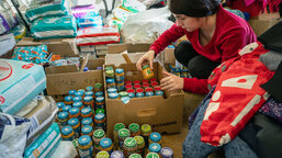 Un an de ajutor pentru Ucraina: Cum sprijină Caritas Cehia persoanele afectate de război?