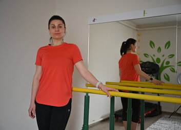 Mă simt necesară pentru că ajut copiii din localitate și comunitatea de refugiați, spune Aliona despre noua ei viață în Moldova.