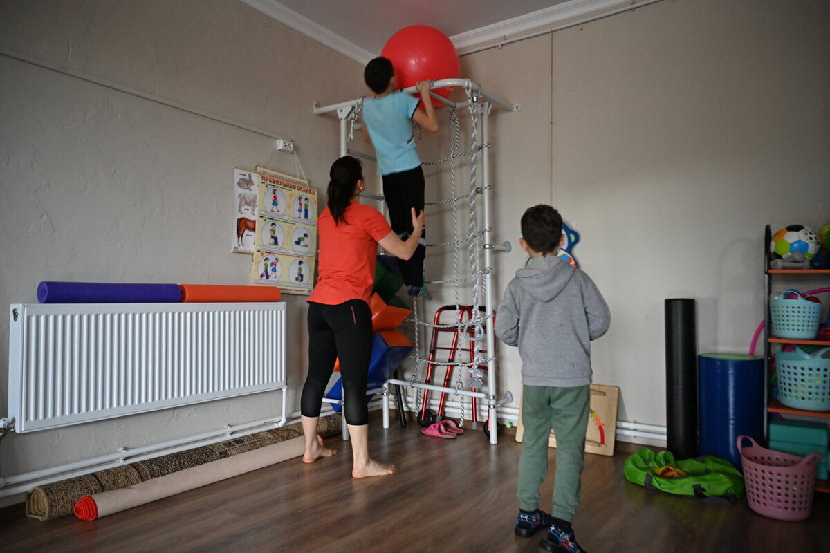 Aliona ajută copiii care au nevoie de reabilitare Aliona ajută copiii care au nevoie de reabilitare