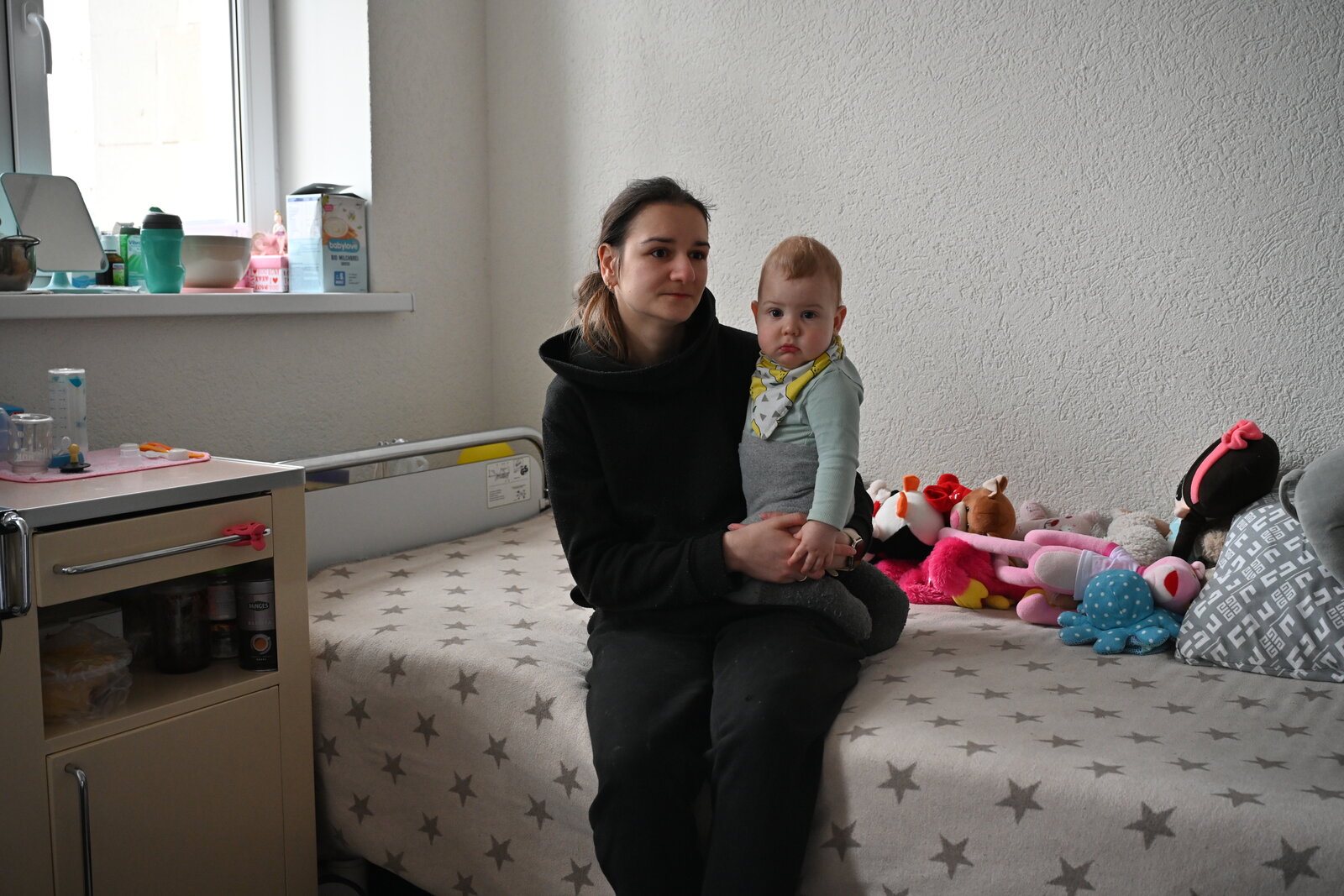 Valentina reușește să muncească, de la distanță, iar mama ei are grijă de Daniil, bebelușul de 10 lunii Valentina reușește să muncească, de la distanță, iar mama ei are grijă de Daniil, bebelușul de 10 lunii