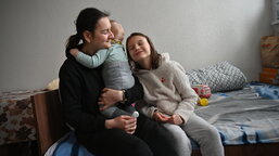 Copiii mei cresc în liniște, departe de bombardamente, dar și de casă, spune Valentina, refugiată în Moldova 