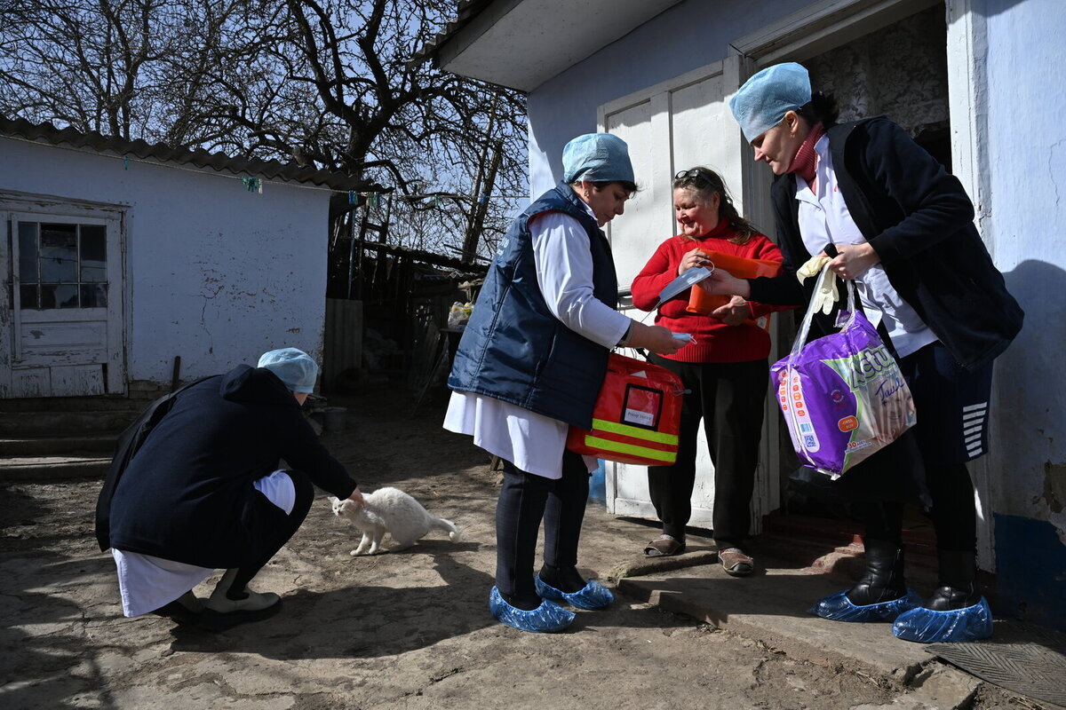 Svetlana împreună cu asistentele Svetlana împreună cu asistentele