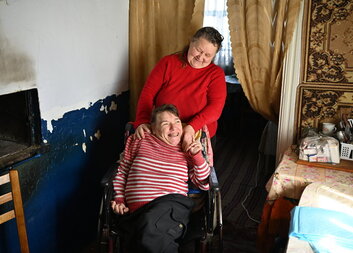 Suntem foarte recunoscători pentru îngrijirea pe care o primim, spune Svetlana din Moldova. Întreaga sa familie beneficiază de serviciile centrului de îngrijire la domiciliu