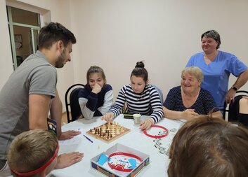 5 ways we help elderly people in Moldova handle loneliness through intergenerational clubs